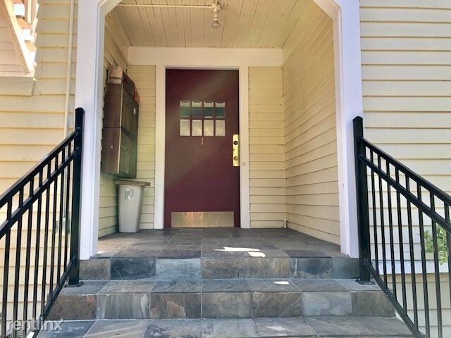 Primary Photo - 2 br, 1 bath Apartment - 5235 17th Ave NE