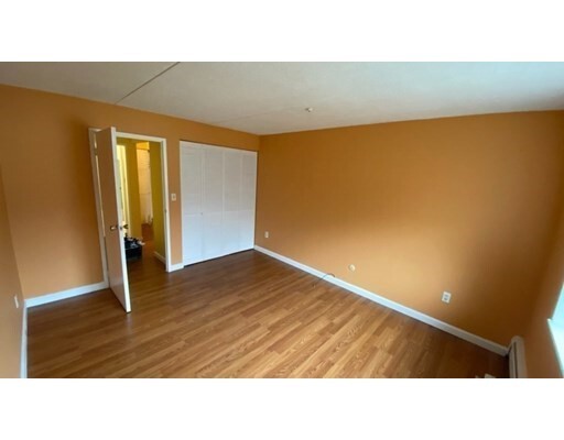 Building Photo - 573 Broad St