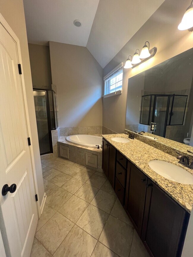Building Photo - 6913 Lagrange Grove Dr