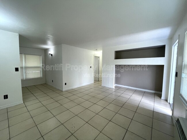 Foto del edificio - 623 Joel Blvd