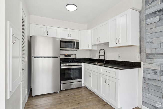 2BR, 1BA - 850SF - Kitchen - Ava Dearborn Heights