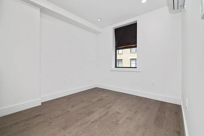 Foto del edificio - 241 W 75th St