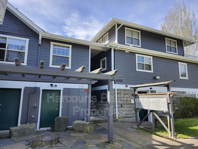 Building Photo - 1015 9th St