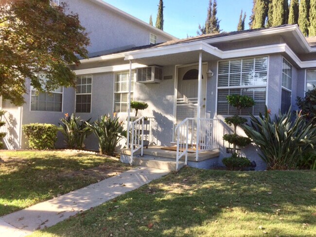 Building Photo - 4107 McFarlane Ave