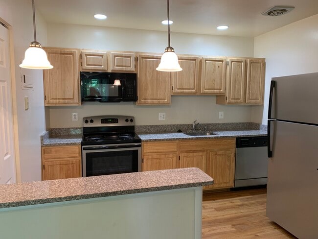Building Photo - Skyview Apartments