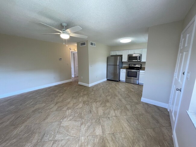 Building Photo - ANNUAL RENTAL - POINCIANA - 1 BED/1 BATH