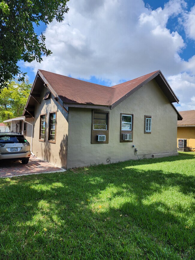 Building Photo - 3021 NW 66th St