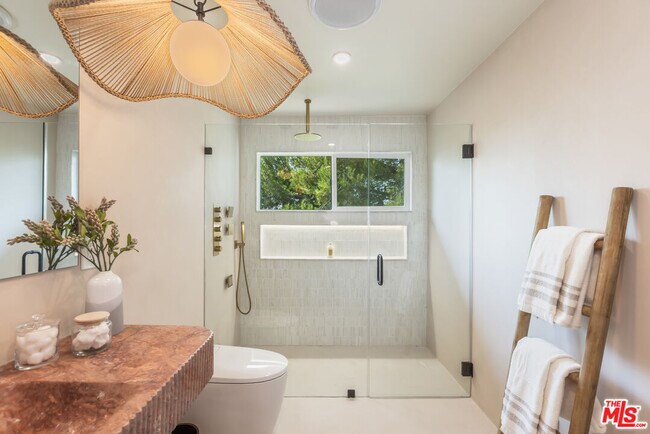 Foto del edificio - 8300 Grand View Dr