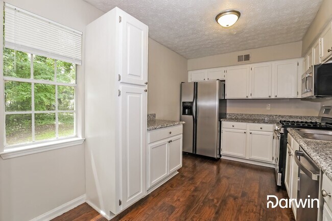 Foto del edificio - 1701 Ivy Glenn Rd, Decatur, GA 30032