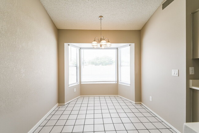 Building Photo - 20610 N 6th Dr