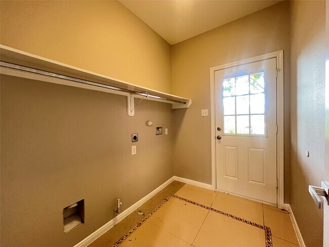 Foto del edificio - 6430 Skyview Dr