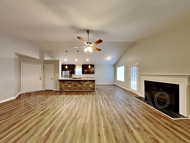 Foto del edificio - 5908 Tall Pines Ct