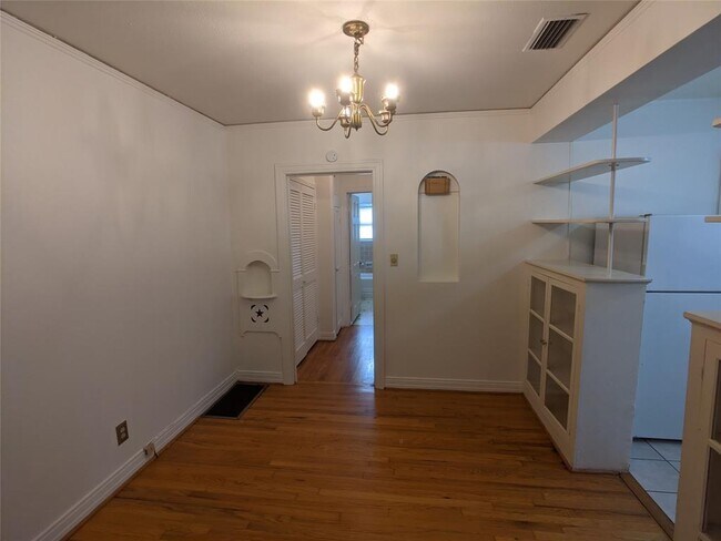 Building Photo - 5910 Martel Ave