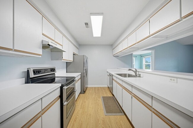 Building Photo - 1474 Millbrook Trail
