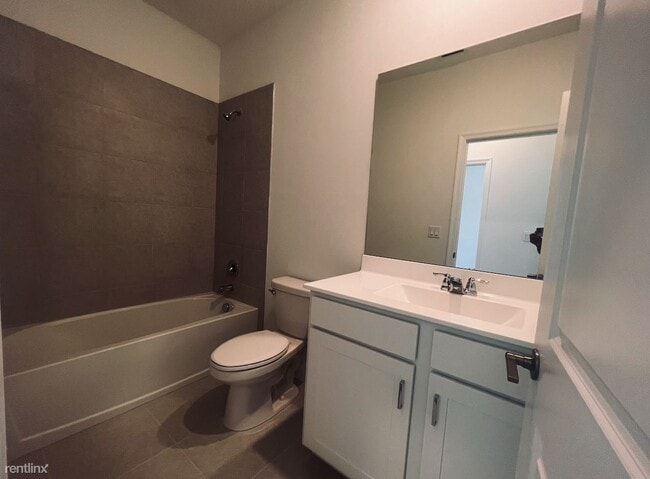 Foto del edificio - 3 br, 2.5 bath Townhome - 240 SE Woodbark St