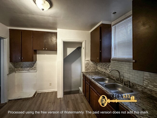Building Photo - Newly updated # bedroom Home! Easy access ...