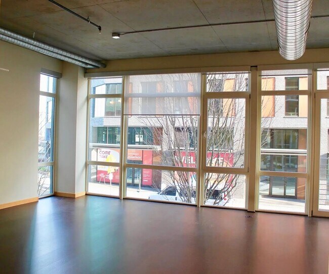 Building Photo - WARC01