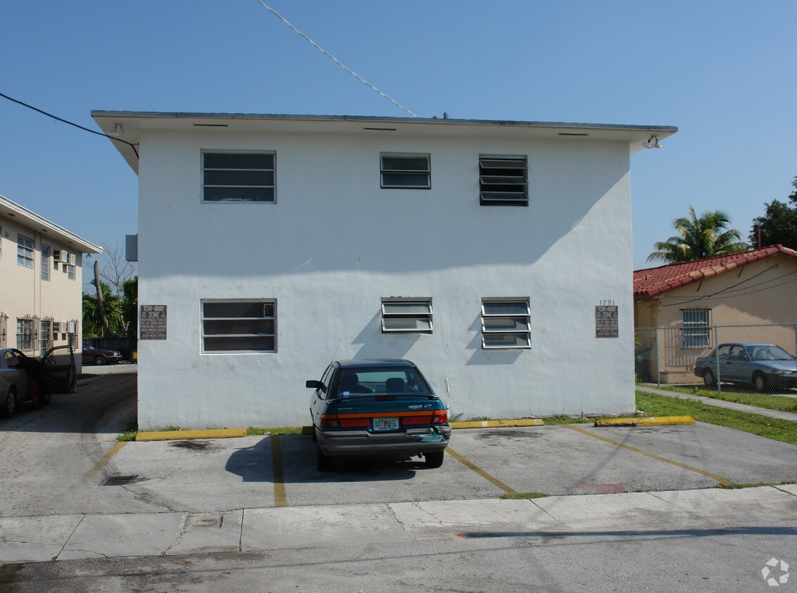 Building Photo - 1791 NW 18th Ter