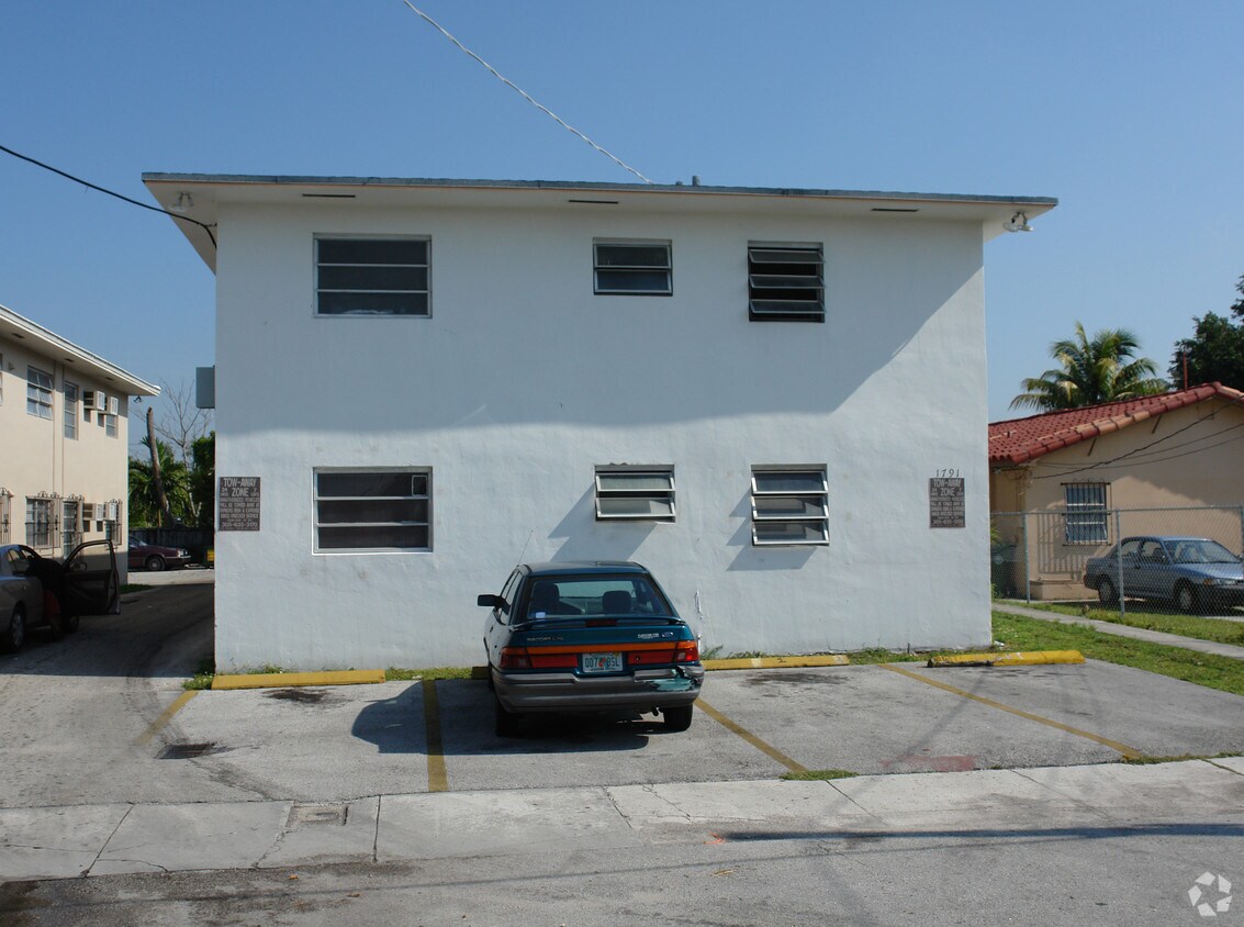 Foto del edificio - 1791 NW 18th Ter