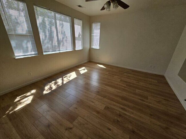 Foto del edificio - 3 bed 2.5 bath Northwest Reno Home for Rent