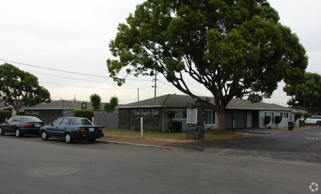 Foto del edificio - 20962-20986 Royal Ave