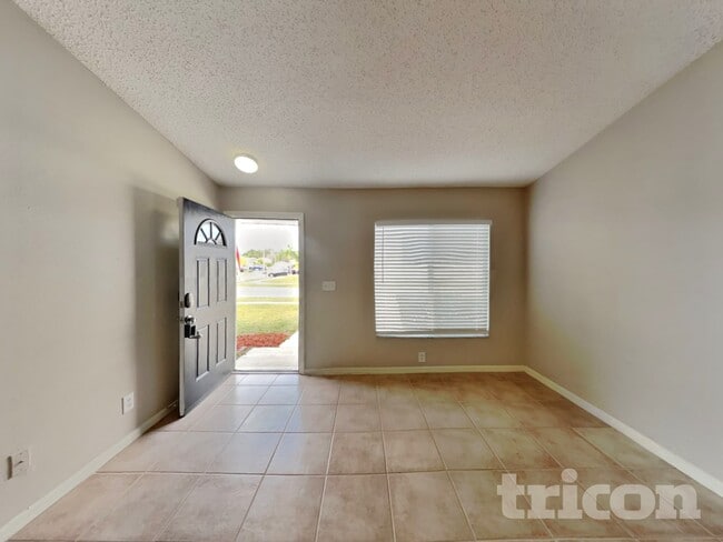 Foto del edificio - 13228 Pike Lake Dr