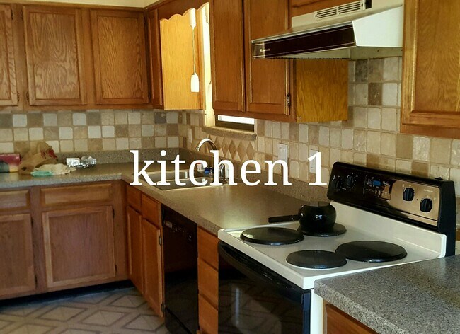 Foto del edificio - 1640 Lemonwood Rd