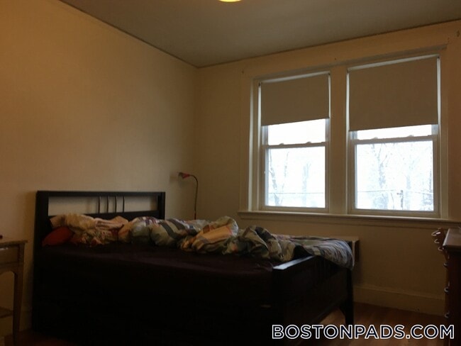 Building Photo - 2045 Commonwealth Ave