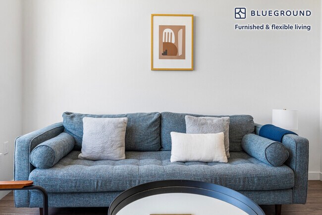 Foto del edificio - 815 Old County Rd