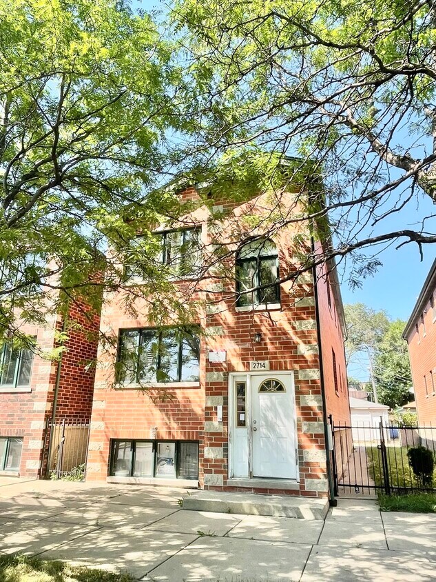 Primary Photo - 2714 W 37th Pl