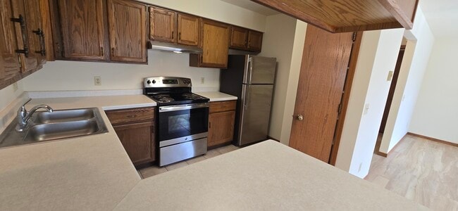 Building Photo - 842 Hemlock Dr