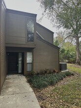 Building Photo - 13 Surrey Ct