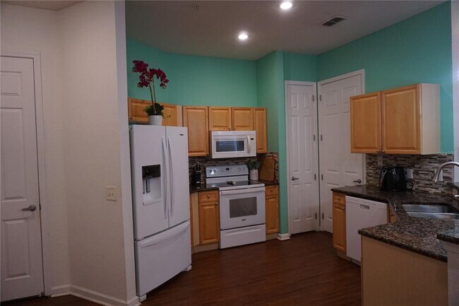 Foto del edificio - 719 Terrace Ridge Cir