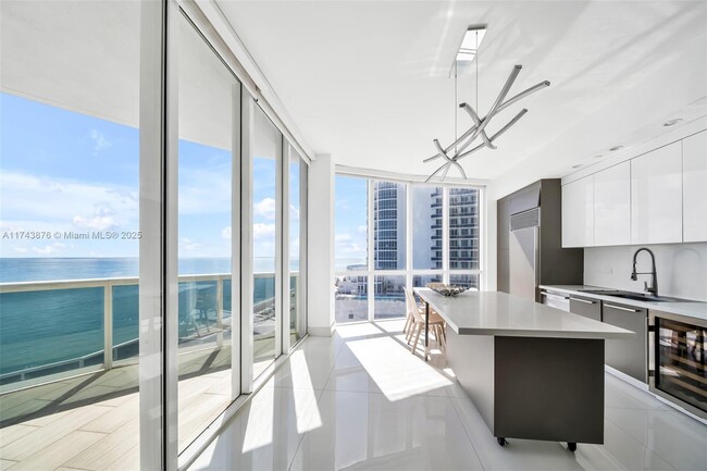 Foto del edificio - 16001 Collins Ave