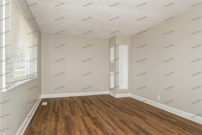 Building Photo - 4933 Countryside Dr