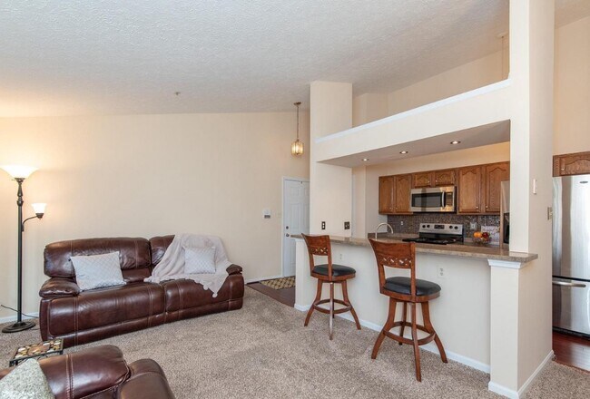 sala de estar - 1002 Markham Ct