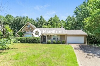 Building Photo - 4820 Greenlawn Cove