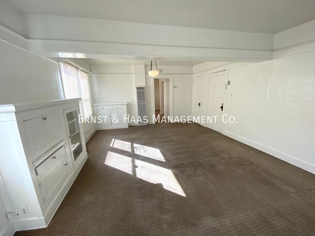 Building Photo - 317 1/2  Temple Ave.-