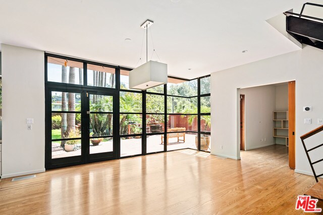 Foto del edificio - 314 Mesa Rd
