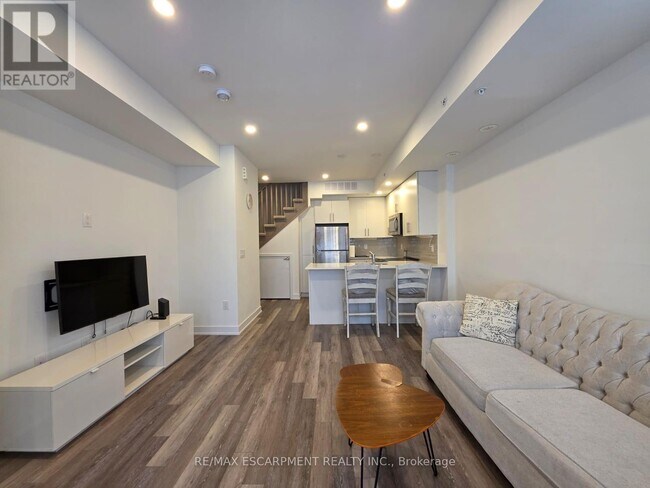 Building Photo - 3483-3483 Widdicombe Way