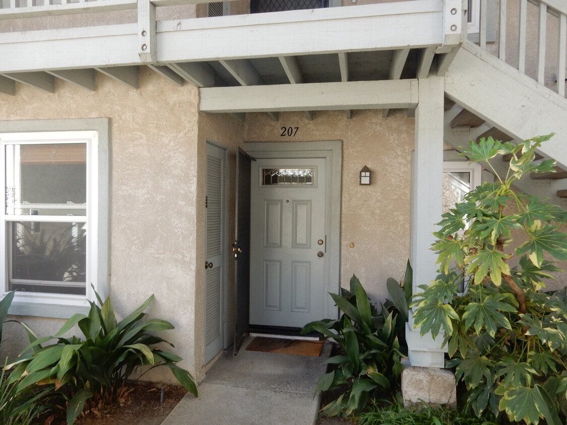 Primary Photo - 7050 Shoup Ave