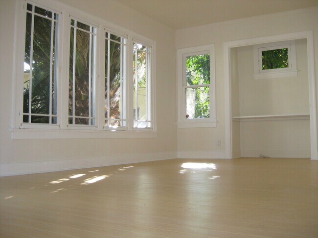 Sala de estar - 1223 N Orange Grove Ave