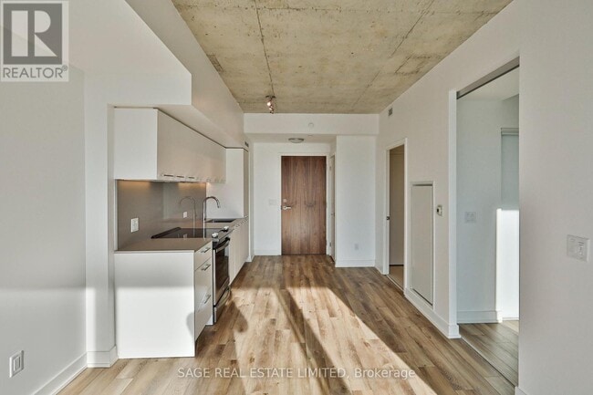 Building Photo - 15-1515 Baseball Pl