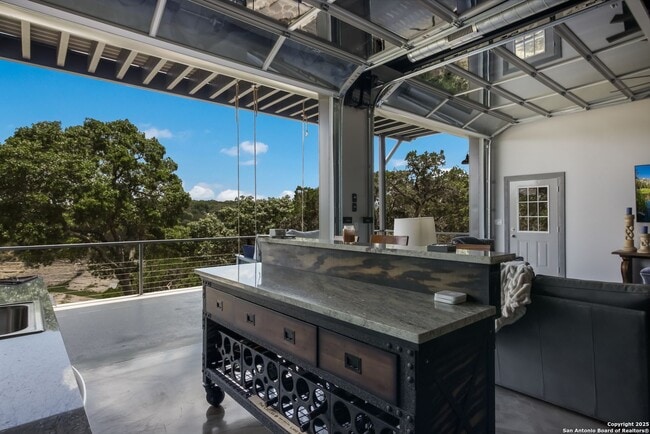 Building Photo - Hill Country Retreat