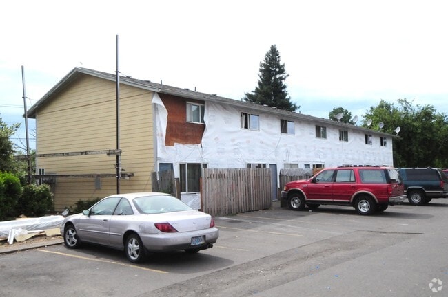 Building Photo - 2728 Lancaster Dr SE