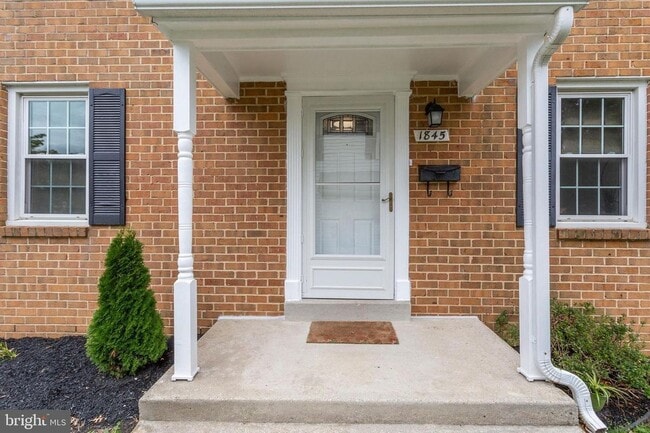 Building Photo - 1845 Sharwood Pl