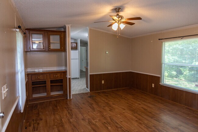Foto del edificio - 4700 Silver Creek Church Rd