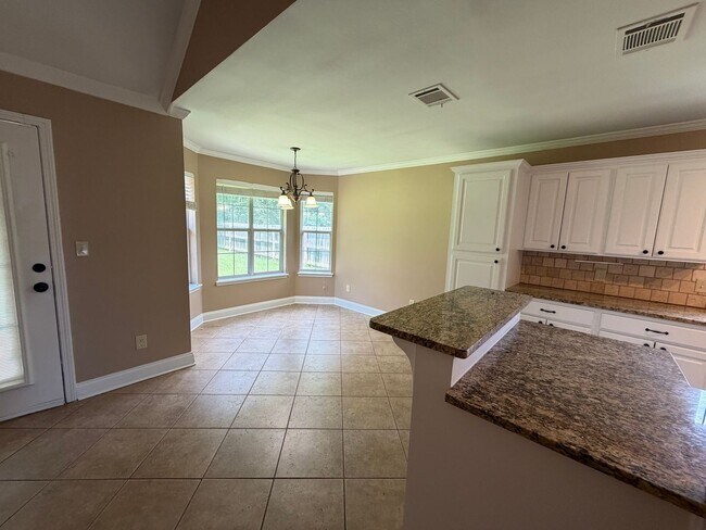 Building Photo - Beautiful 3 Bedroom Haughton Home