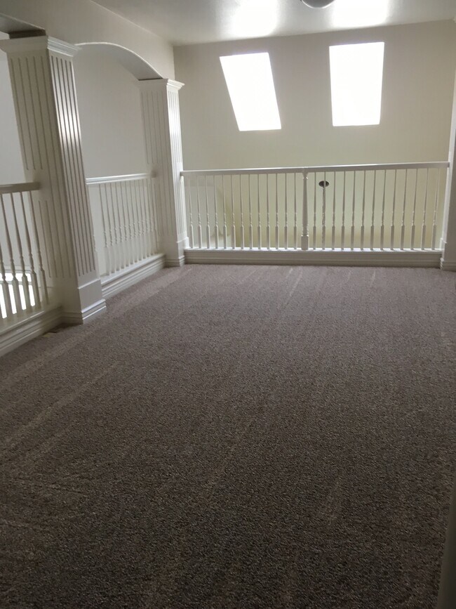 Foto del edificio - 576 E Riverchase Way