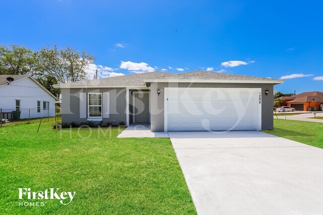 Building Photo - 1298 SW Crost Ave